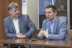 Od lewej: prof. P. Koszelnik, prof. PRz B. Miller