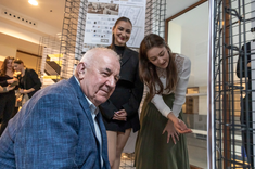 Uczestnicy wystawy prac studenckich, wykonanych w ramach zajęć Projektowanie architektoniczne – usługi II