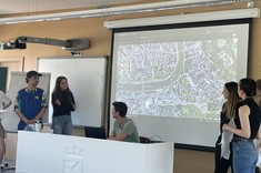Uczestnicy międzynarodowych warsztatów urbanistycznych pod tytułem „Rola przestrzeni publicznych w obliczu przyszłych wyzwań urbanistycznych”, które odbyły się w dniach 3-7 czerwca 2024 roku w Krakowie.