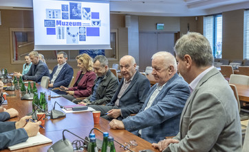 Zebranie pracowników wchodzących w skład Rady Naukowej oraz Zespołu Organizacyjnego ds. Utworzenia Muzeum Politechniki Rzeszowskiej w sali Senatu PRz