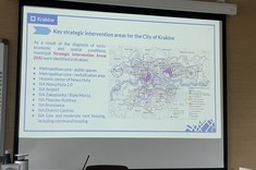 Prezentacja podczas międzynarodowych warsztatów urbanistycznych pod tytułem „Rola przestrzeni publicznych w obliczu przyszłych wyzwań urbanistycznych”, które odbyły się w dniach 3-7 czerwca 2024 roku w Krakowie.