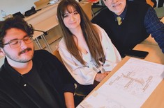Prof. Luis Arturo Méndez Alba wraz ze studentami podczas warsztatów.