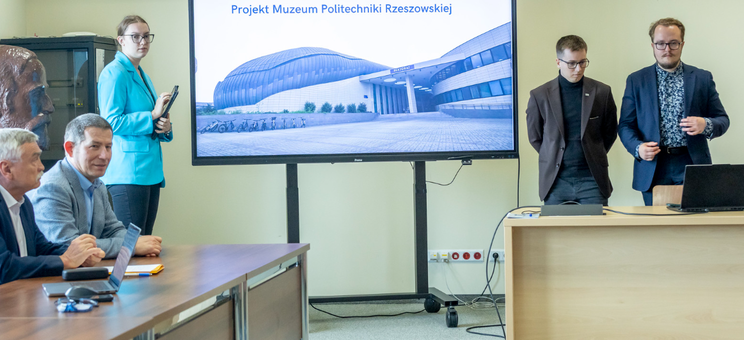Od lewej: prof. dr hab. inż. Marek Gosztyła, dr hab. inż. Bartosz Miller, prof. PRz - Prorektor ds. studenckich i umiędzynarodowienia, Patrycja Matyś, inż. Hubert Leszczyński, Jakub Skierski