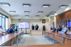Wszyscy uczestnicy spotkania w związku z przyjęciem projektu I etapu realizacji Muzeum Politechniki Rzeszowskiej podczas wystąpienia Pani Patrycji Matyś.