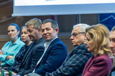 Na zdjęciu widoczni m.in. od lewej: mgr inż. Andrzej Sowa - Kanclerz PRz, dr hab. inż. Bartosz Miller, prof. PRz - Prorektor ds. studenckich i umiędzynarodowienia, dr hab. inż. Adam Marciniec, prof. PRz - Dziekan Wydziału Budowy Maszyn i Lotnictwa, d