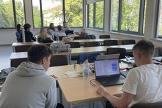 Uczestnicy międzynarodowych warsztatów urbanistycznych pod tytułem „Rola przestrzeni publicznych w obliczu przyszłych wyzwań urbanistycznych”, które odbyły się w dniach 3-7 czerwca 2024 roku w Krakowie.