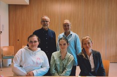 Prof. Luis Arturo Méndez Alba i Prof. PRz Anna Martyka w gronie studentów.