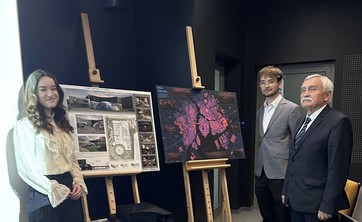 Od lewej: mgr inż. arch. Aleksandra Sowa, inż. arch. Dawid Rogowski, prof. dr hab. inż. Marek Gosztyła