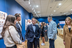 Uczestnicy uroczystego wręczenia dyplomów ukończenia studiów podyplomowych Architektura Wnętrz i Wystawiennictwa /AWiW/ oraz Technologia BIM w projektowaniu i realizacji inwestycji budowlanych /T_BIM/ 
