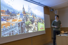 Student kierunku Architektura podczas prezentacji pracy