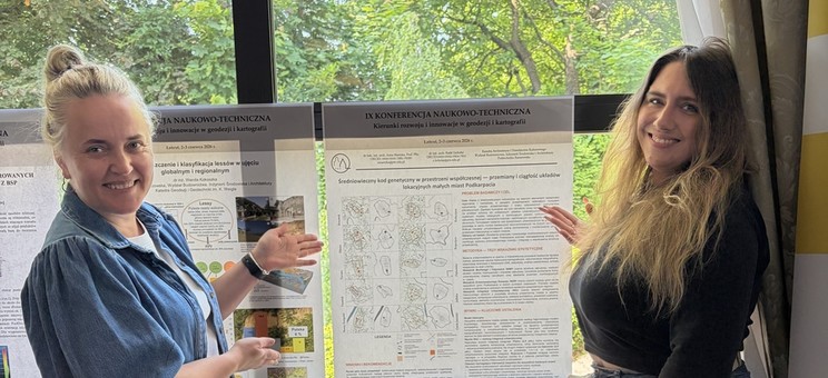 dr hab. inż. arch. Anna Martyka, prof. PRz i mgr Weronika Nowak prezentują swój poster podczas IX Konferencji Naukowo-Technicznej w Łańcucie.